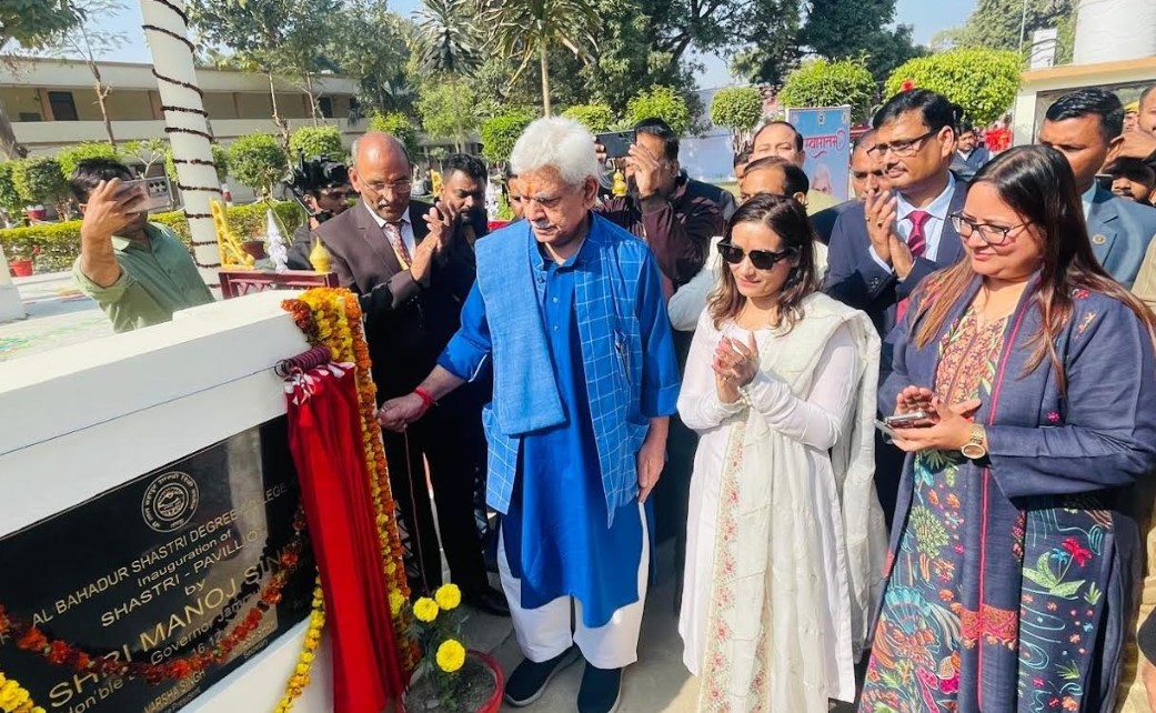 ADGP Jammu Zone flags -off the Tiranga Yatra , distributes National Falg among the General Public