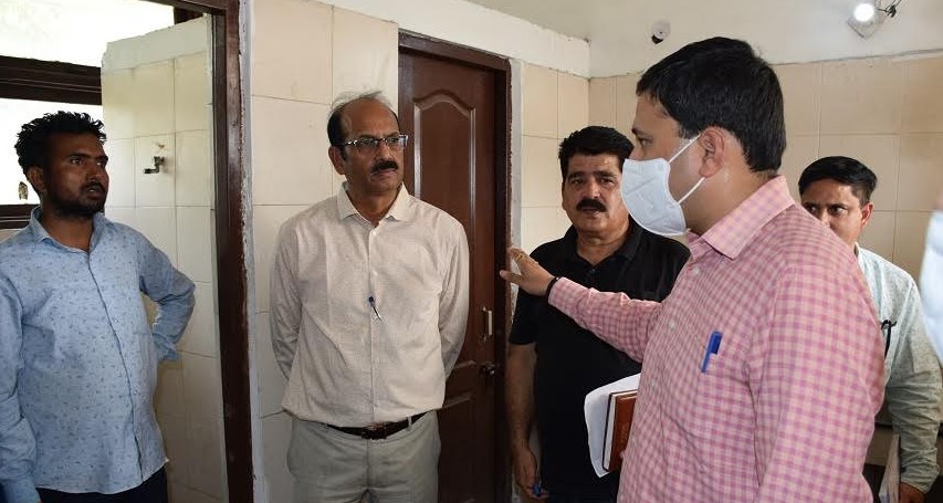 DC Kathua visits Lakhanpur, reviews arrangements for ensuing Shri Amarnath Ji Yatra