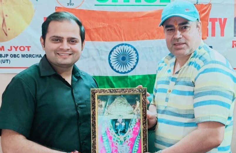 Tarun Sharma felicitates Braham Jyot Satti on being appointed as Prabhari BJP OBC Morcha Jammu Kashmir  