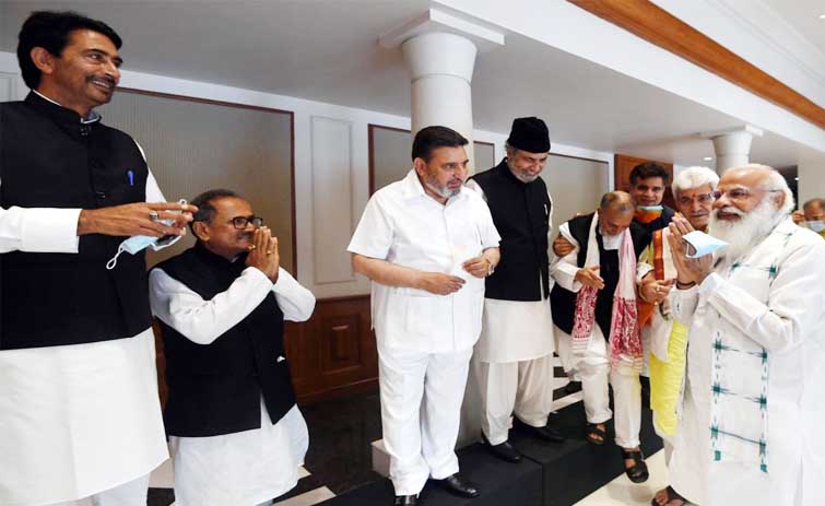 Govt fully committed to democratic process in J-K, removing Dilli ki Duri as well as Dil Ki Duri: PM Modi at all-party meet