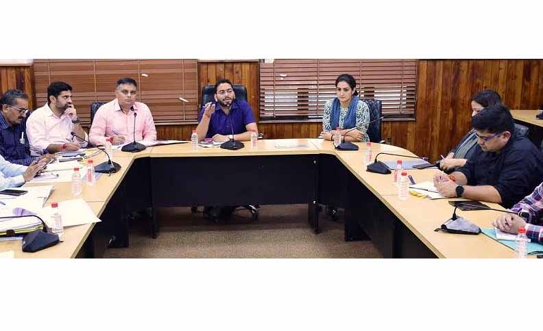 DM Jammu asks revenue officials to maintain punctuality, attend public regularly