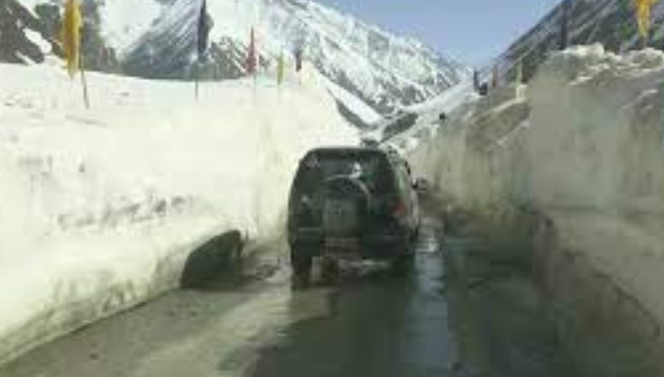 Srinagar-Leh Highway Reopens For One-Way Traffic