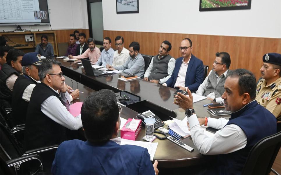 Div Com reviews stocks, supply position of essential commodities in Jammu region