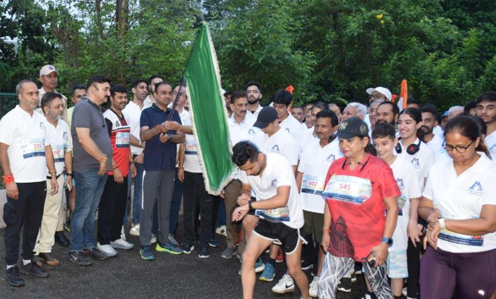 Div Com flags off JMC's Swachh Jammu Run 2025-A Celebration of Independence, Fitness & Cleanliness