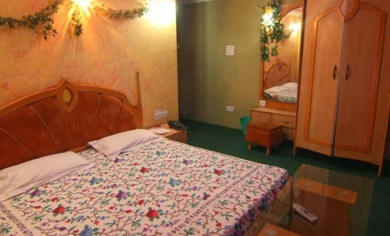 1000 Hotel rooms identified for accommodation of PM Package employees at Srinagar