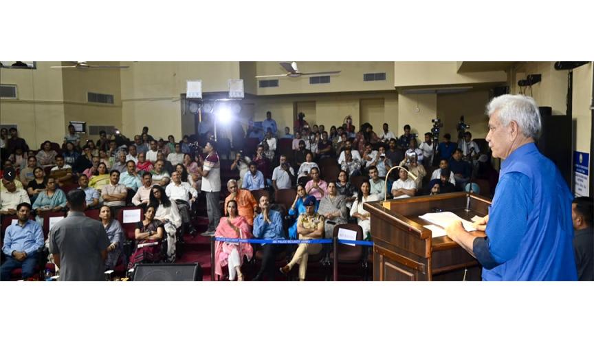 Lieutenant Governor attends Rashmirathi's Theatrical performance organised by University of Jammu