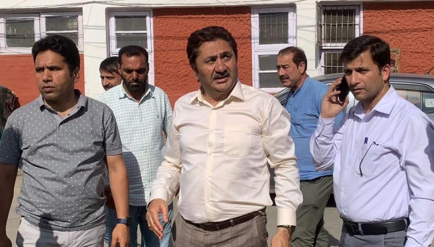 Director Estates inspects works on residential complexes