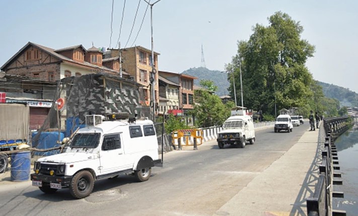 J&K: Reports of stone-pelting false, soldiers killed in accident, clarifies Army