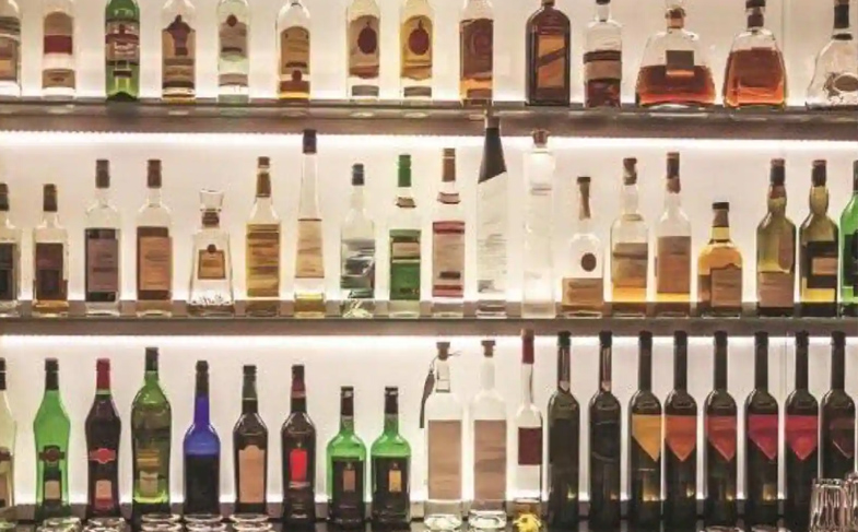 Liquor Bars in J&K briefly shut as Excise Department seeks renewal of license