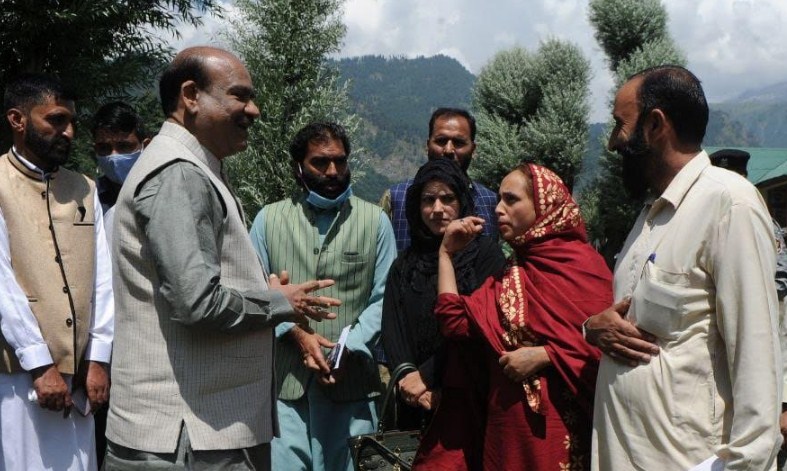 Lok Sabha Speaker meets representatives of local bodies in Anantnag
