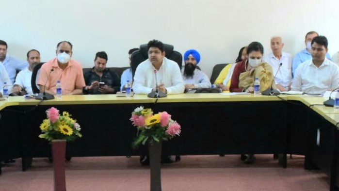 Div Com discusses promotion of pilgrim tourism circuits in Jammu with Religious & Social Organisations