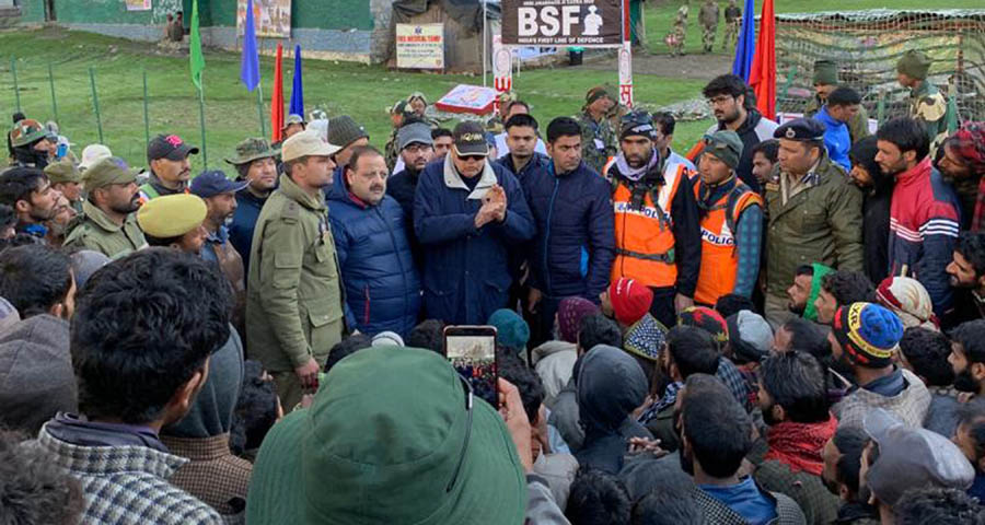 Farooq Abdullah visits Panjtarni, Baltal; reviews arrangements for Amarnath Ji Yatra