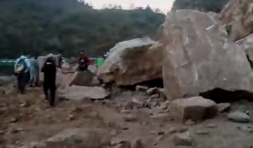 Jammu-Srinagar NH blocked due to landslide