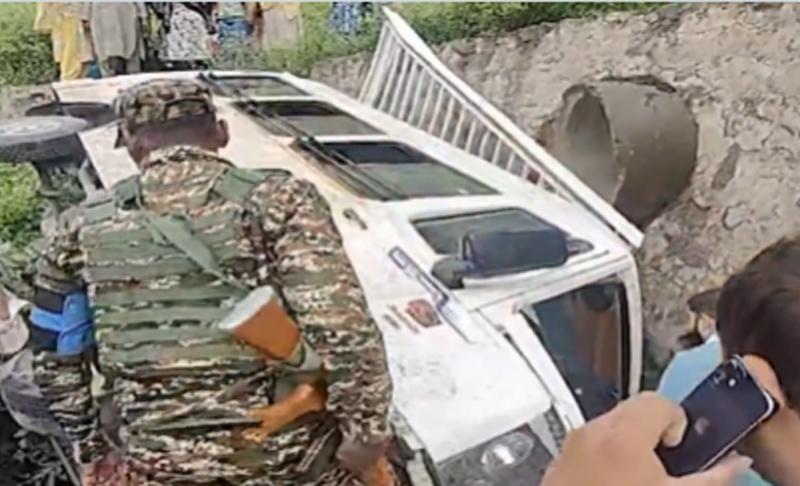 J&K: 12 Tourists injured in road accident in Ramban