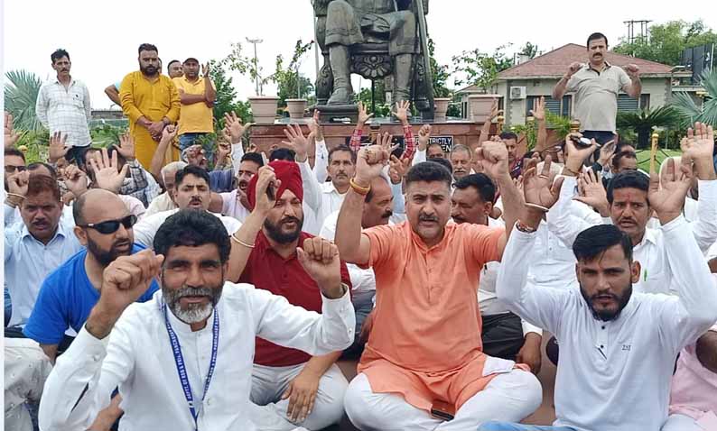 AJKPC demands 2-yr extension for existing Panchayats in J&K