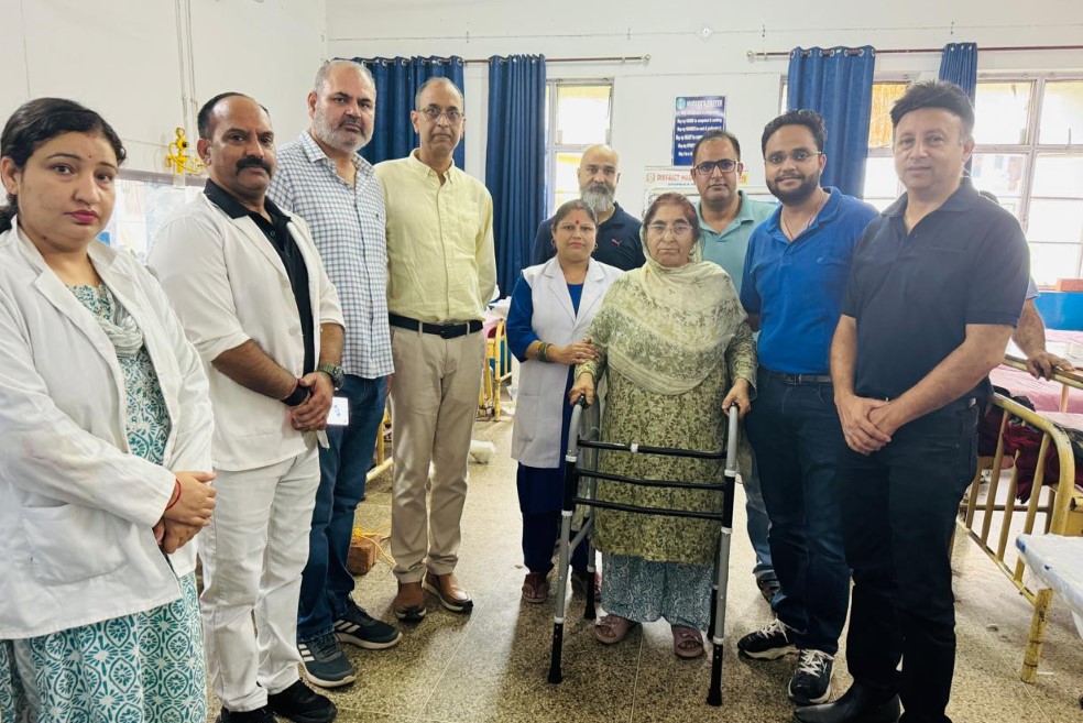 Dr. Nikhil Gupta performs knee replacement surgery under Ayushman at GMC Udhampur