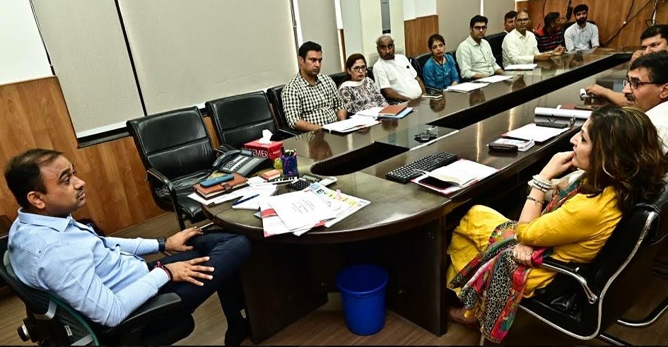 Div Com reviews progress of restoration work on Dogra Heritage complex