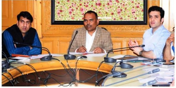 Div Com Kashmir reviews status of 23 developmental projects of SMRDA