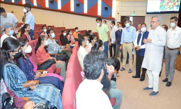 Advisor Farooq interacts with students of SKUAST Jammu