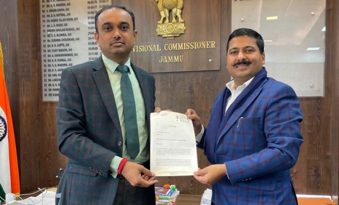Gaurav discusses Ghar Mumkin Khad issue with Divisional Commissioner