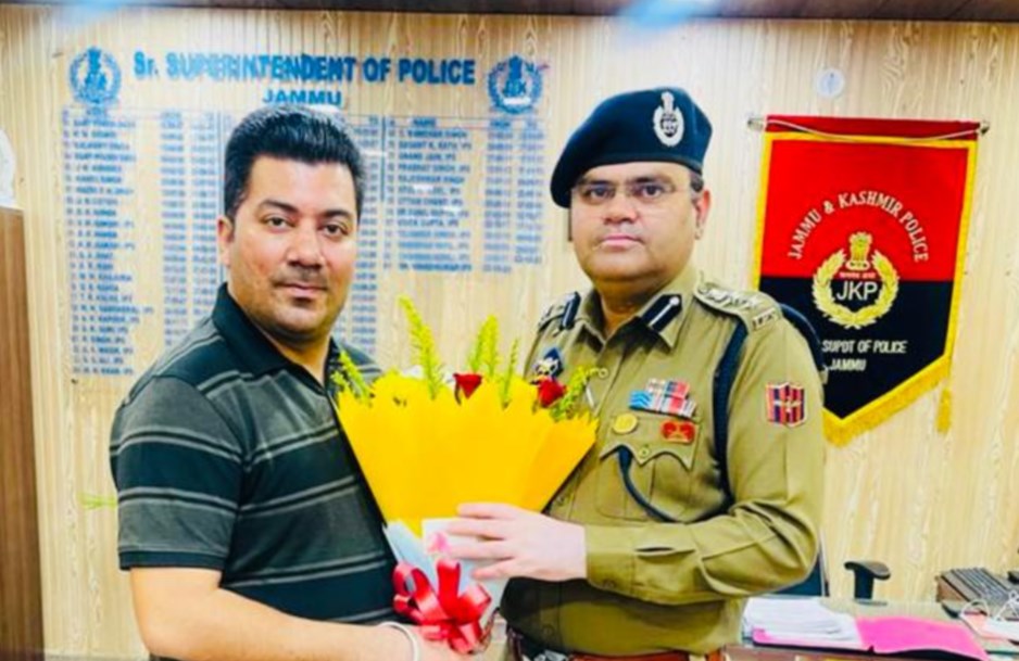 Abhinav Anand calls on  SSP Jammu 
