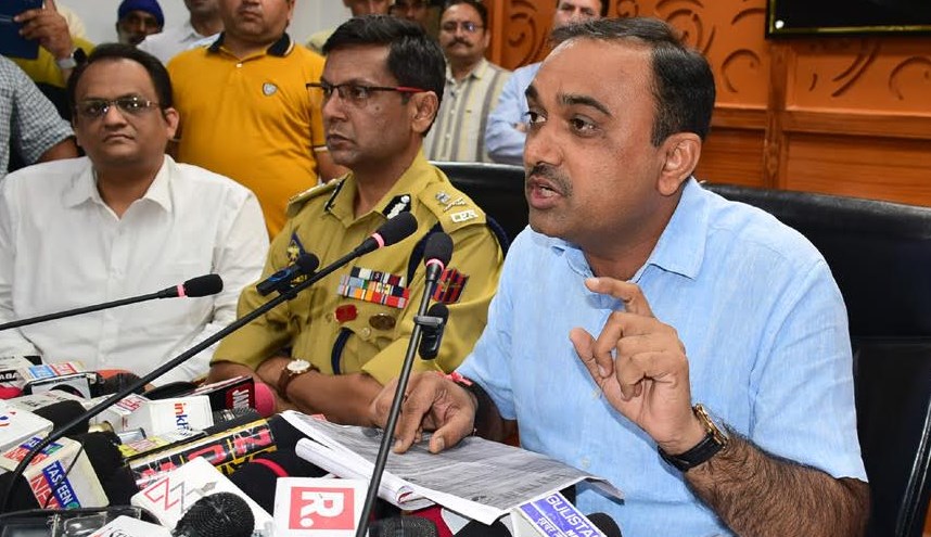 Govt keen to address public concerns on Smart Meters, Toll Plaza issues: Div Com Jammu