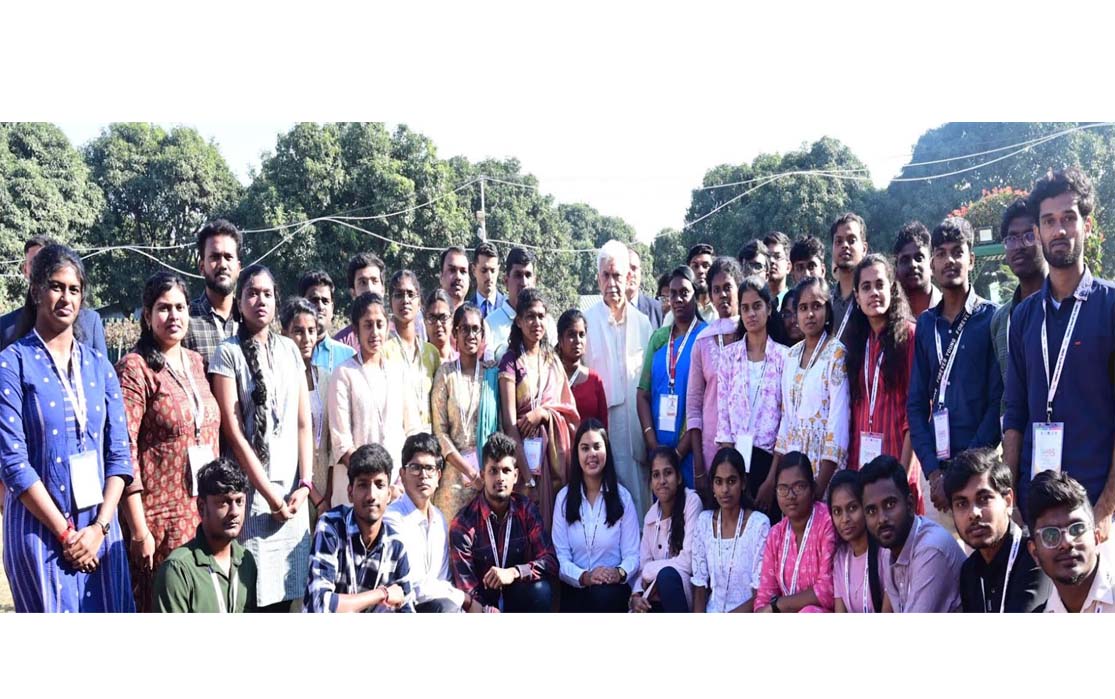 Lieutenant Governor interacts with the Youth from Tamil Nadu, at Raj Bhawan
