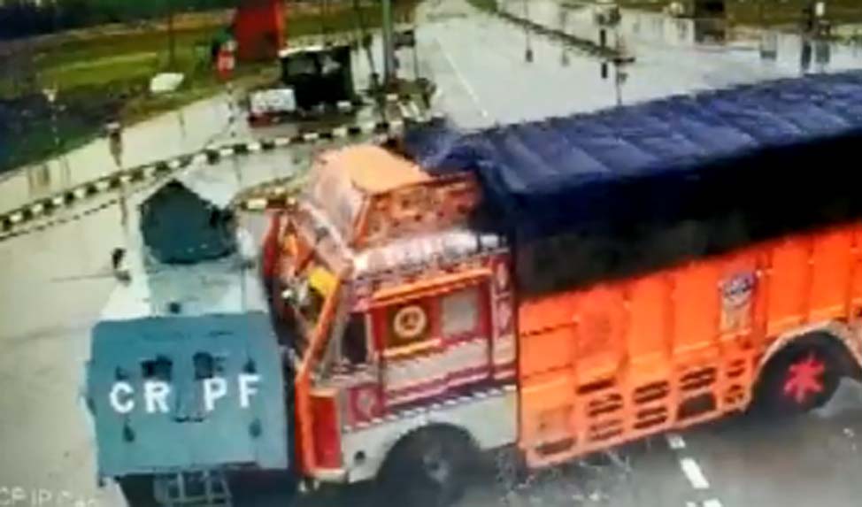 J&K: Two CRPF personnel injured in Awantipora after speeding truck hits their vehicle