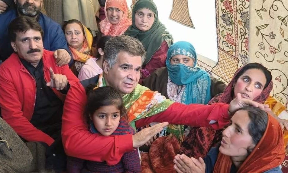 Ravinder Raina visits Pulwama, pays tribute to Kashmiri Pandit Late Sanjay Sharma