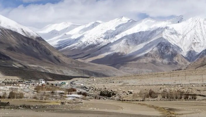 9 Army personnel dead, 1 injured after vehicle falls into gorge in Ladakh