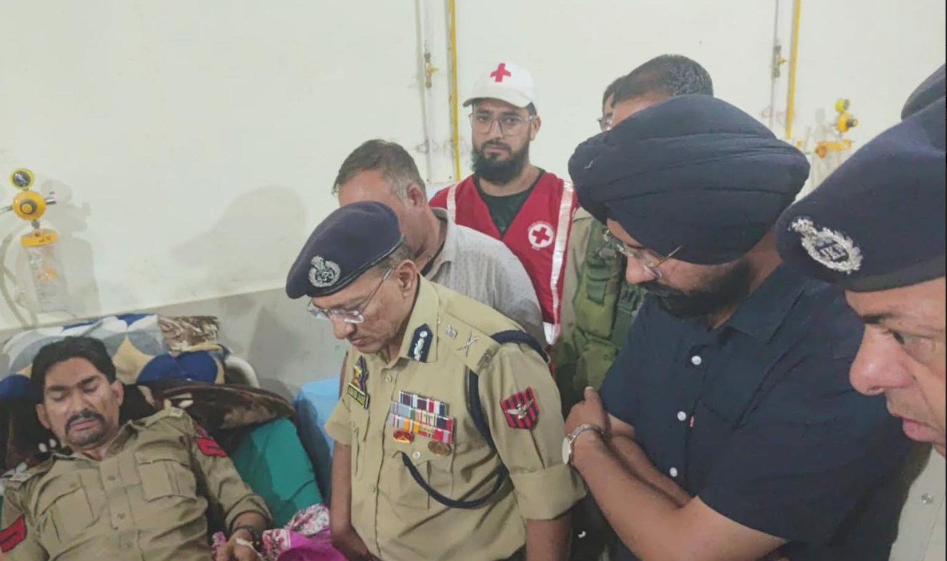 ADGP Jammu, DC Doda meet policeman injured in Gandoh encounter