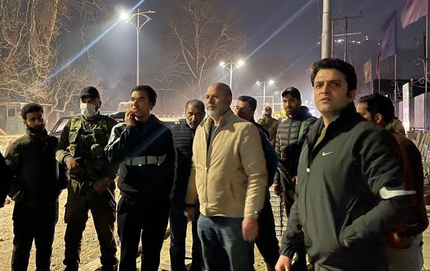 Div Com Kashmir takes late night tour of City