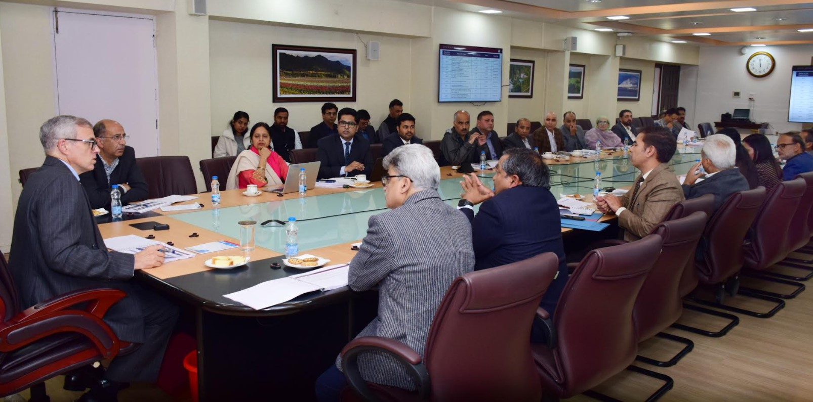 Chief Minister Omar Abdullah reviews functioning of Housing & Urban Development initiatives