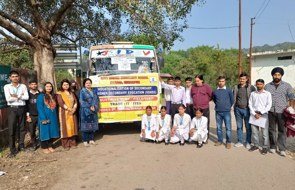 MBR Govt. Hr. Sec. school Mansar Udhampur organises industrial, exposure visit to Central University of Jammu