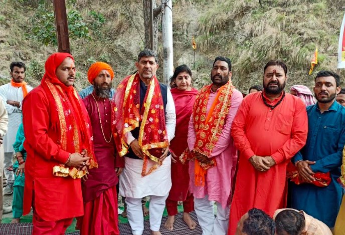 Jugal Kishore MP paid obeisance at Bral Mata Temple at village Sagoon in  Nagrota Constituency