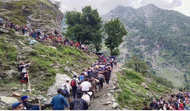 Over 2 lakh yatries visit Amarnath Cave in first half of  July; 21401 pay darshan today