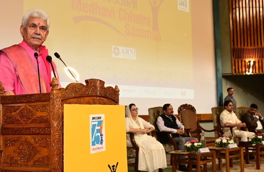 LG Sinha advises students, teaching community to focus on future skills that will ensure perfect balance between basic knowledge and applied skills