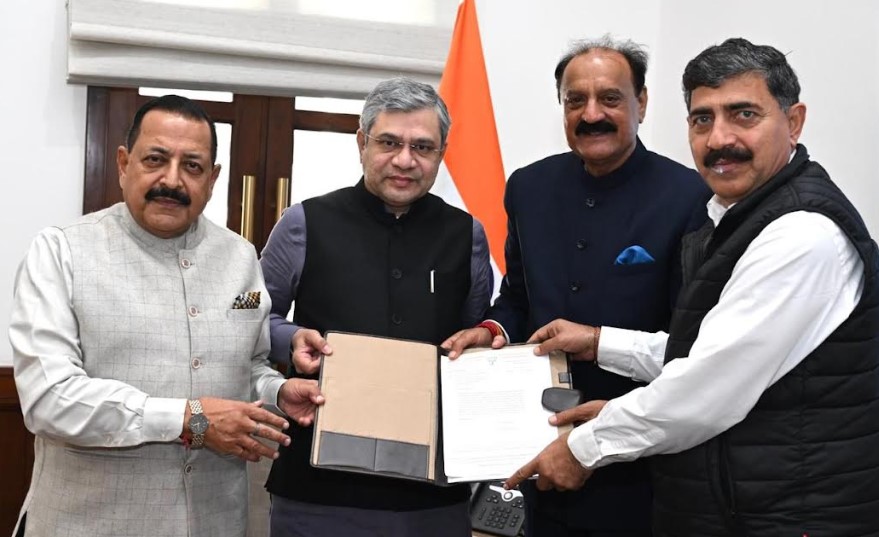 High level BJP delegation meets Railway Minister, seek halt age of trains at Samba, Ghagwal , Hiranagar and Manwal