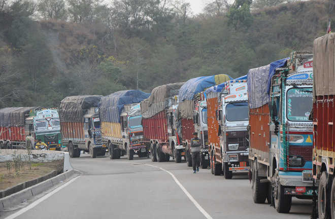 Traffic disturpted on national highway for fourth consective day due to shooting stones