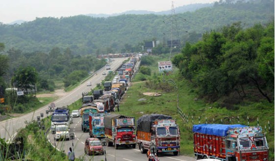 Traffic resumes on Jammu-Srinagar National Highway