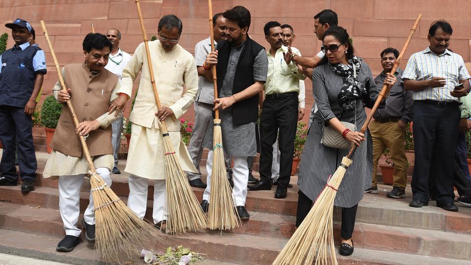 Omar Abdullah trolls Hema Malini’s sweeping act in parliament. Then advises