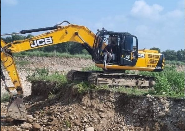 Machinery of NHAI contractor seized for illegal mining near bridge