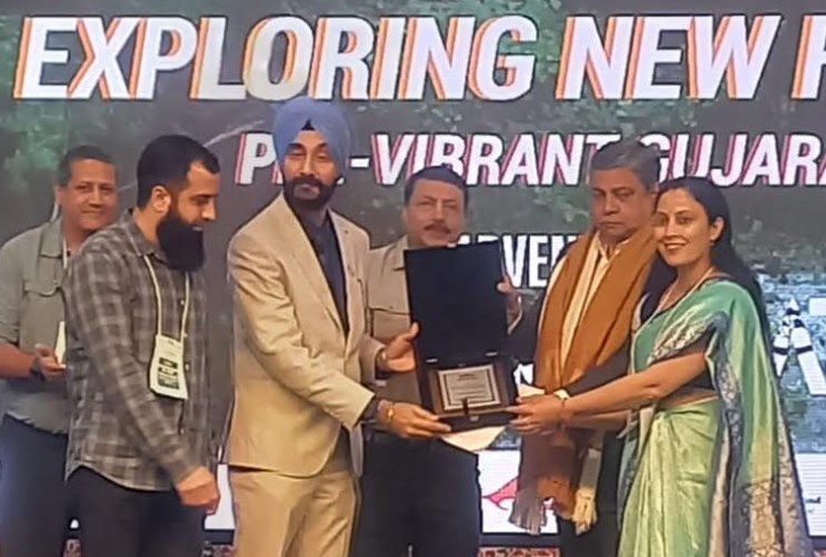 J&K Tourism receives award of excellence at 15th ATOAI Convention, Gujarat