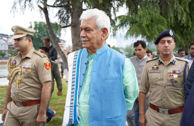 LG Manoj Sinha visits Jhelum Riverfront