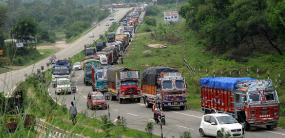Srinagar- Jammu Highway Re-opens For Vehicular Traffic