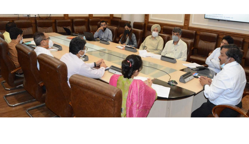 Principal Secretary H&UDD reviews procurement, operation of AC electric buses for Jammu, Srinagar cities