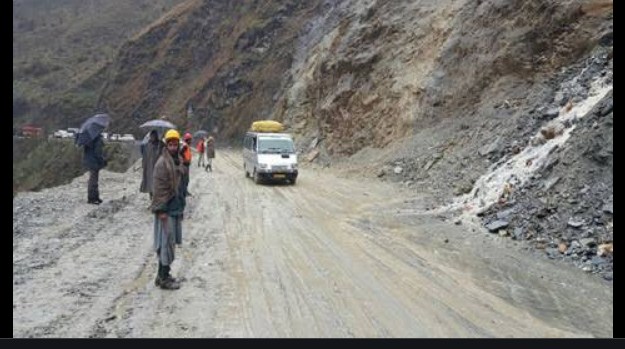 No traffic on Srinagar-Jammu highway, Leh and Mughal roads open