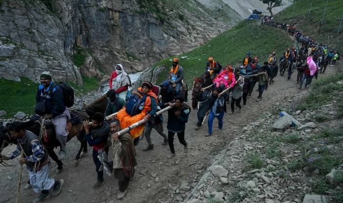 Over 6,000 Amarnath pilgrims leave Jammu for Kashmir