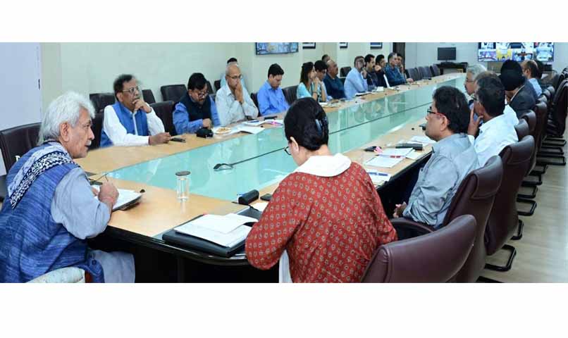 Lt Governor interacts with citizens who had filed complaints on JKIGRAMS