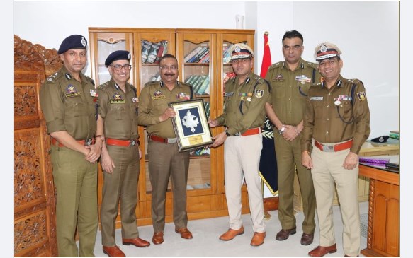 Incumbent, Outgoing IGP CRPF Jammu Sector call on DGP J&K